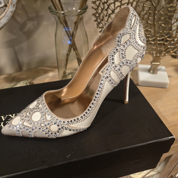 Badgley Mischka Silver and Cream Heels - Picture 4 of 5